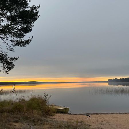Ahosen Lomamoekit Villa Vikajarvi ภายนอก รูปภาพ