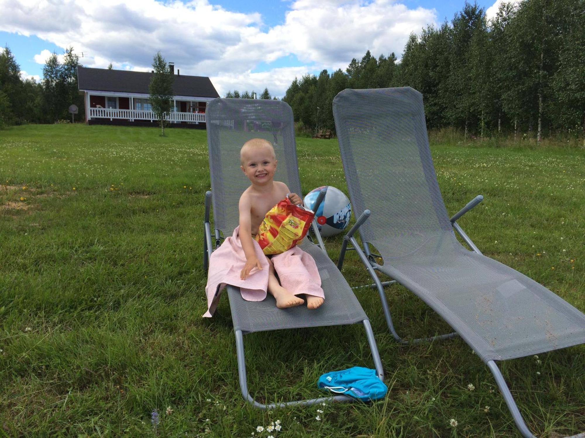Ahosen Lomamoekit Villa Vikajarvi ภายนอก รูปภาพ